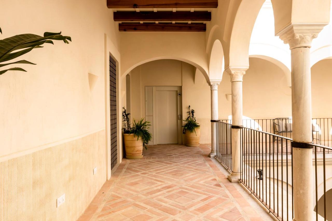Casa Del Rey Sabio Aparthotel Sevilla Bagian luar foto