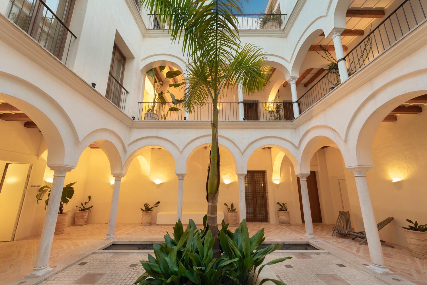 Casa Del Rey Sabio Aparthotel Sevilla Bagian luar foto